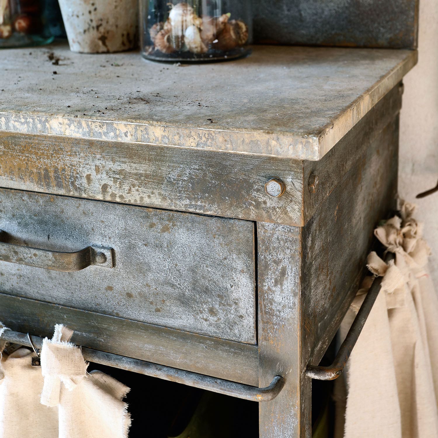 Table de rempotage Ansas