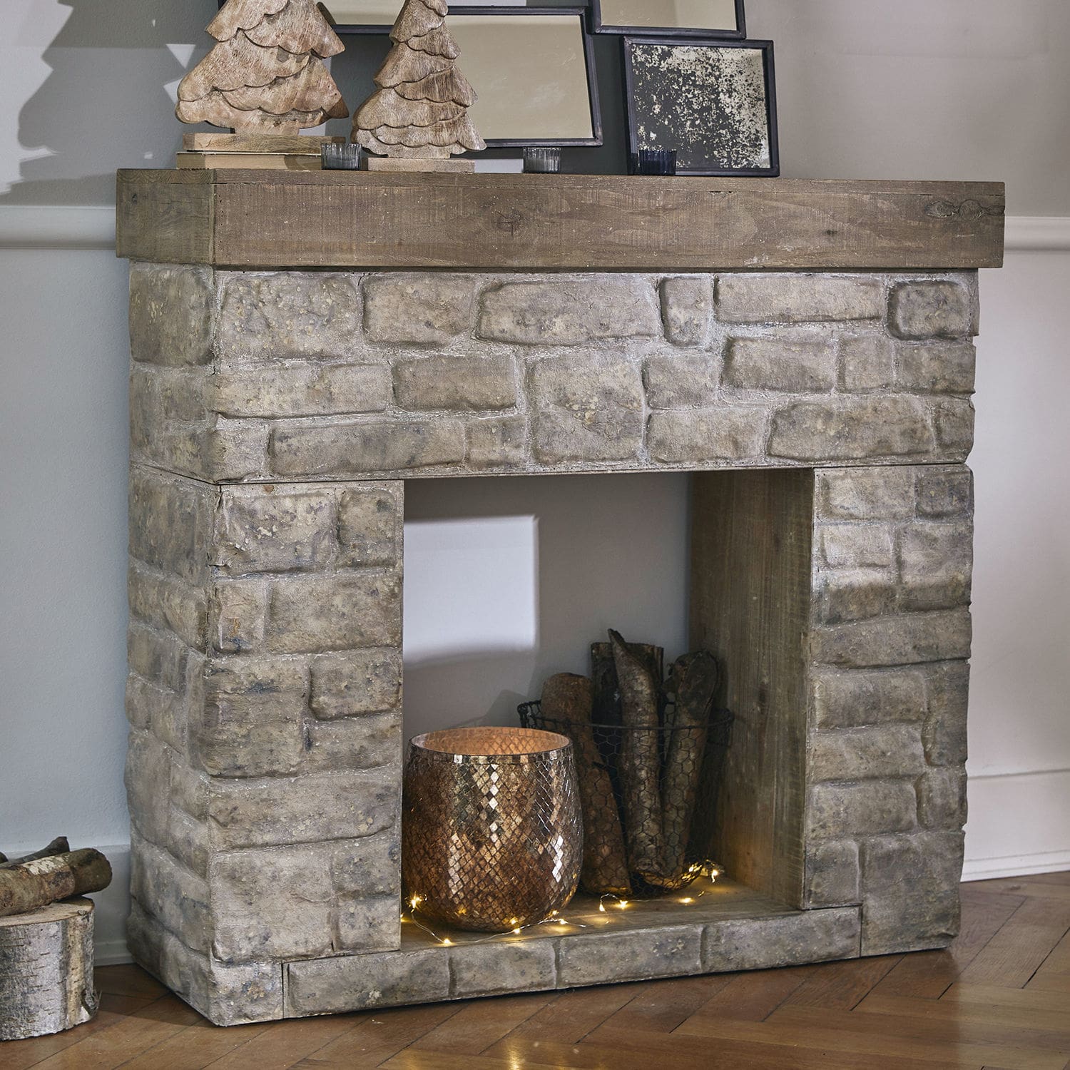 Manteau de cheminée Evreux Cheminée décorative en pierre et bois naturel avec décorations et éclairage LED chaleureux