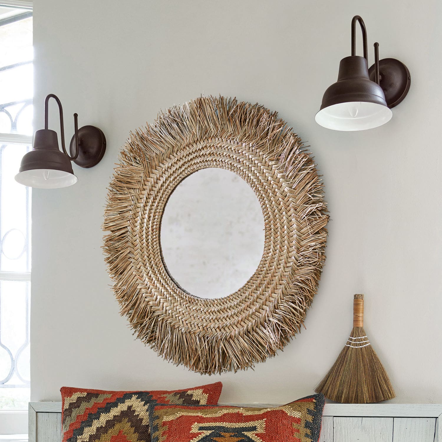 Miroir Qurduba Miroir rond avec cadre en herbe de mer tressée couleur naturelle pour décoration murale.