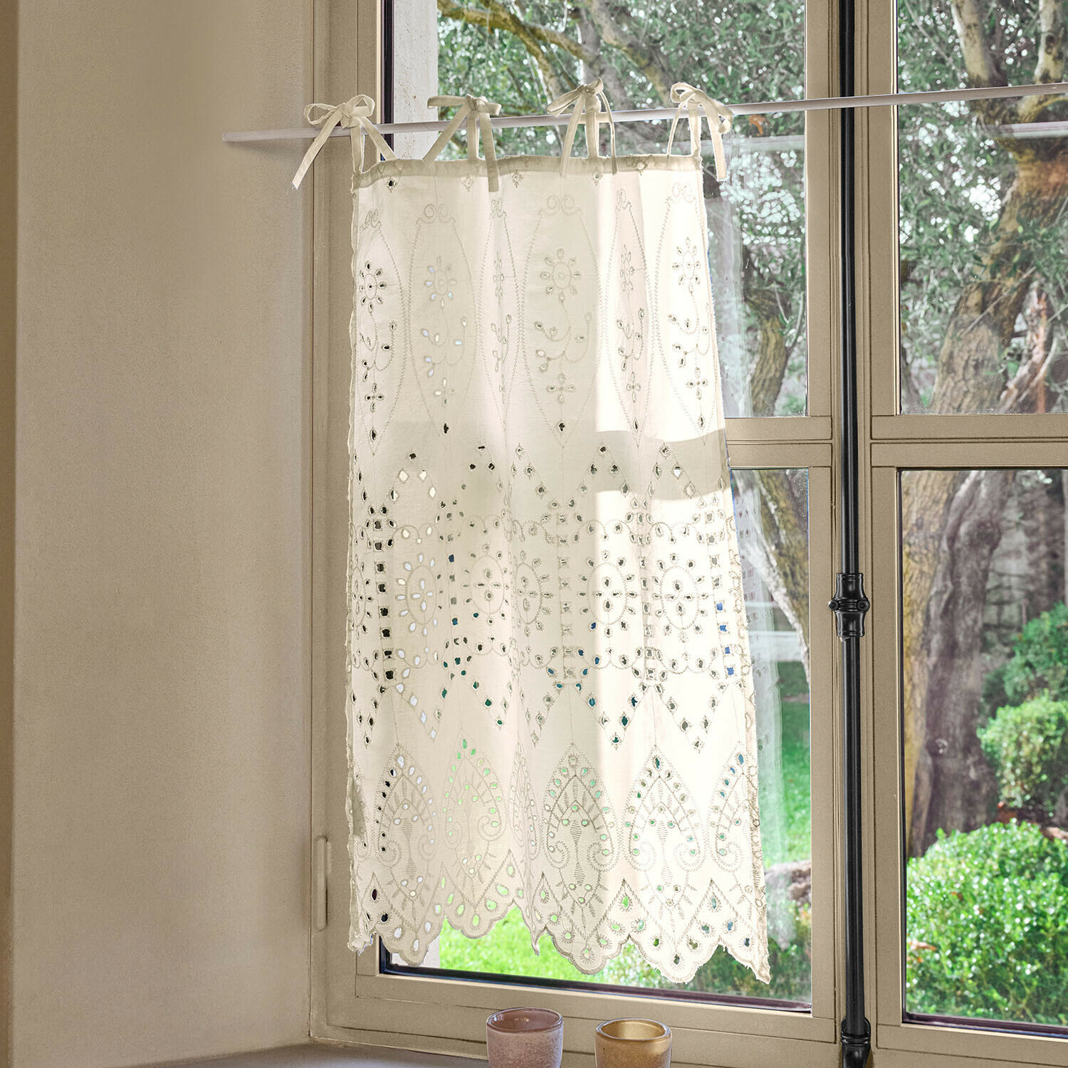 Brise-bise Quantrelles Rideau blanc en coton avec broderie et motif ajouré, décoration de fenêtre élégante pour salon