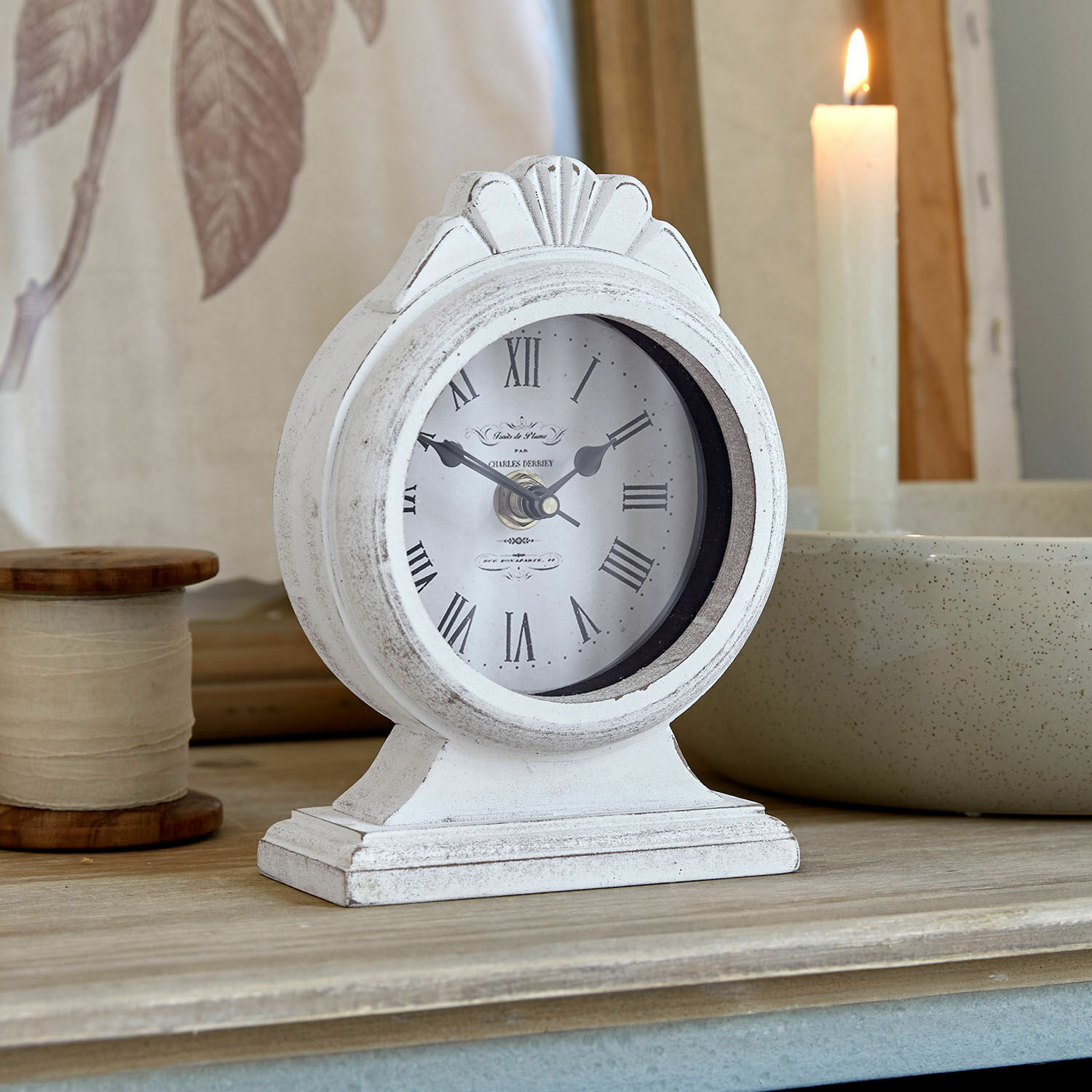 Horloge Uxilev Horloge de table blanche en bois avec chiffres romains, horloge vintage décorative pour salon