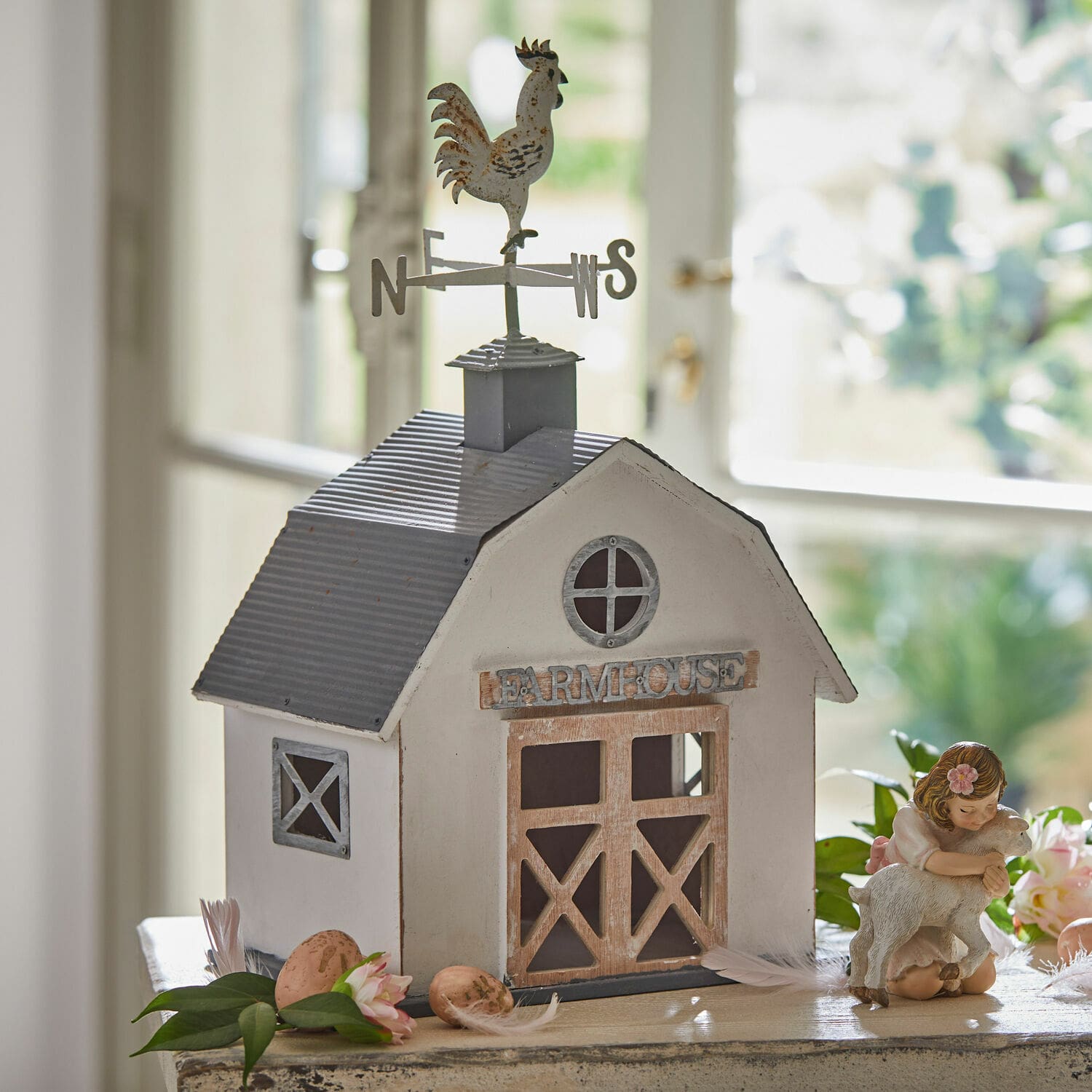 Petite maison déco Beaujeau Maison décorative blanche en métal avec coq sur le toit et inscription farmhouse, décoration rustique