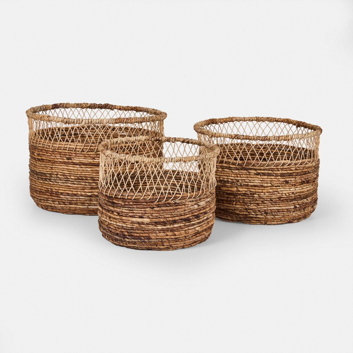 Set de 3 corbeilles Wynlea Ensemble de trois paniers ronds en rotin naturel brun pour rangement pratique et décoratif
