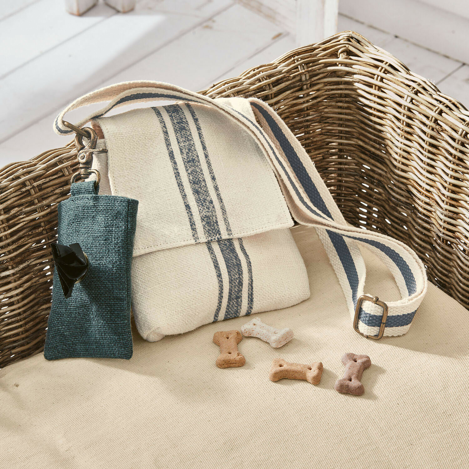 Sac en coton beige avec bandes bleues et étui pour sacs à friandises pour chien