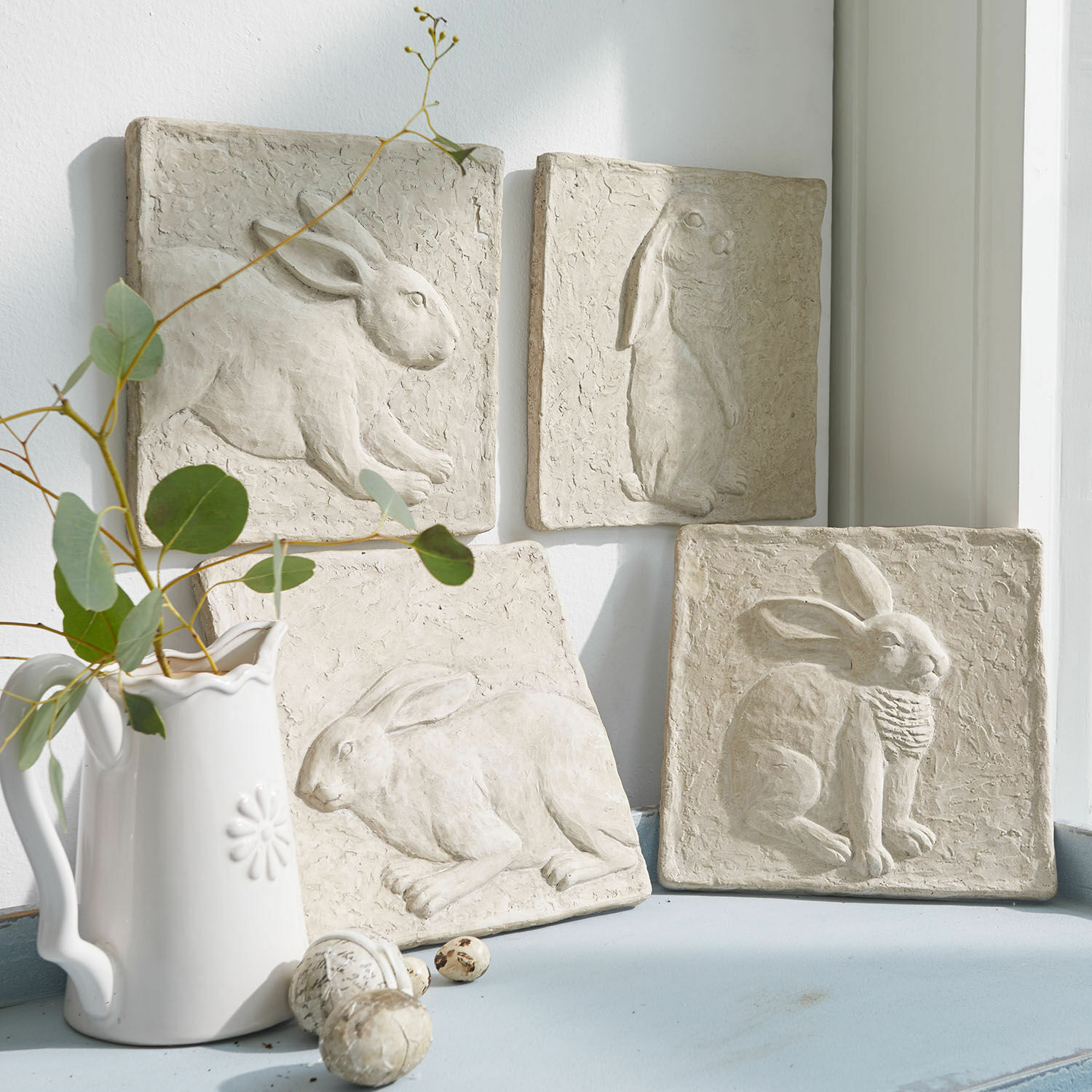 Lot de 4 tableaux Cervique Quatre plaques décoratives beige avec reliefs de lapins, décoration murale en relief pour intérieur