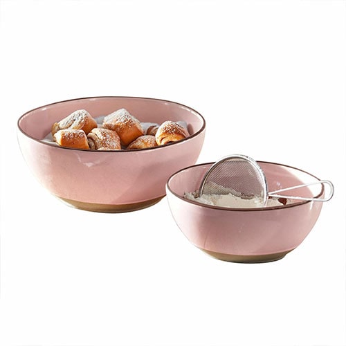 Ensemble de deux bols en céramique rose avec tamis, parfait pour la pâtisserie et la cuisine