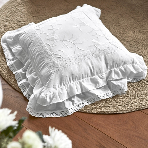 Coussin blanc en coton avec dentelle et broderie, décoratif pour salon ou chambre