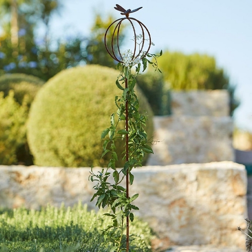 Tuteur de jardin en métal rouillé avec papillon et structure sphérique pour plantes grimpantes