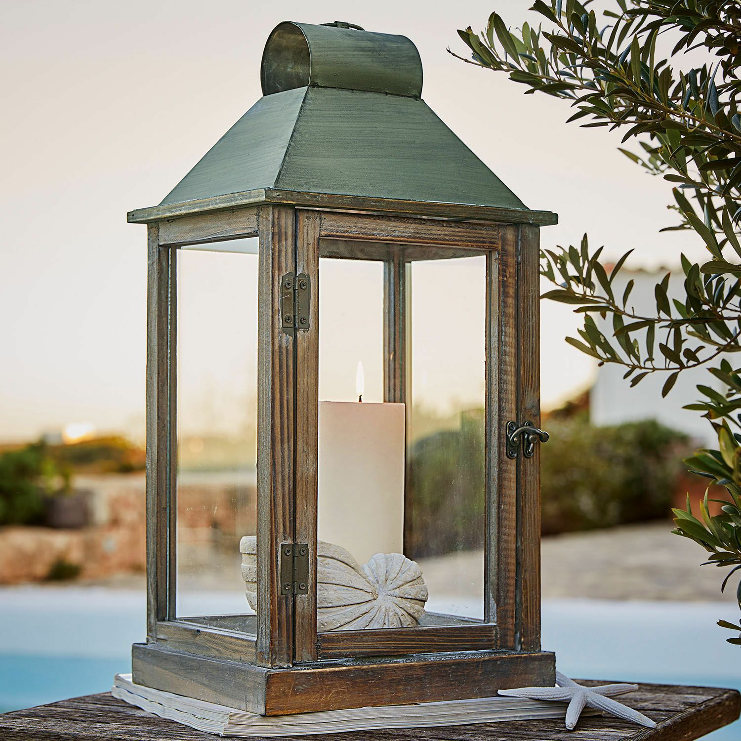 Lanterne Corte Lanterne en bois avec toit vert en métal et bougie blanche, décoration extérieure pour terrasse