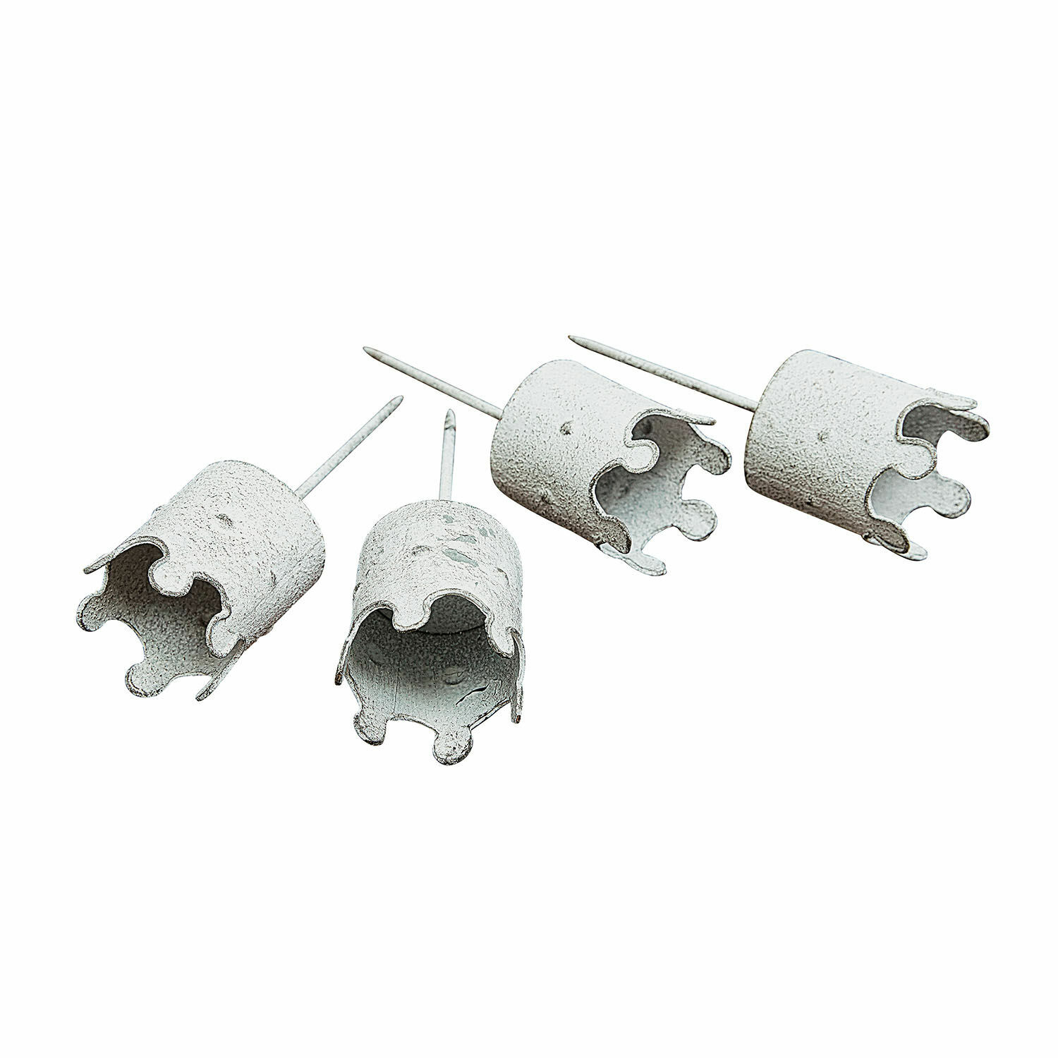 Lot de 4 photophores à piquer Venezia Ensemble de quatre clous métalliques gris avec extrémités décoratives pour jardinage