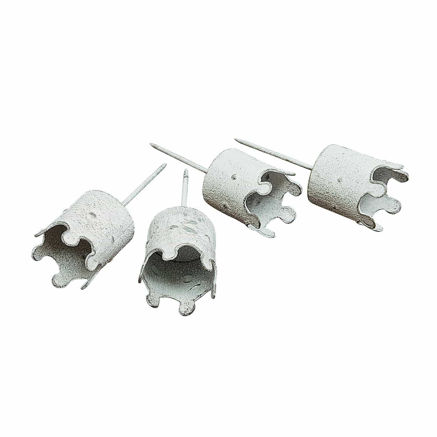 Lot de 4 photophores à piquer Venezia Ensemble de quatre clous métalliques gris avec extrémités décoratives pour jardinage
