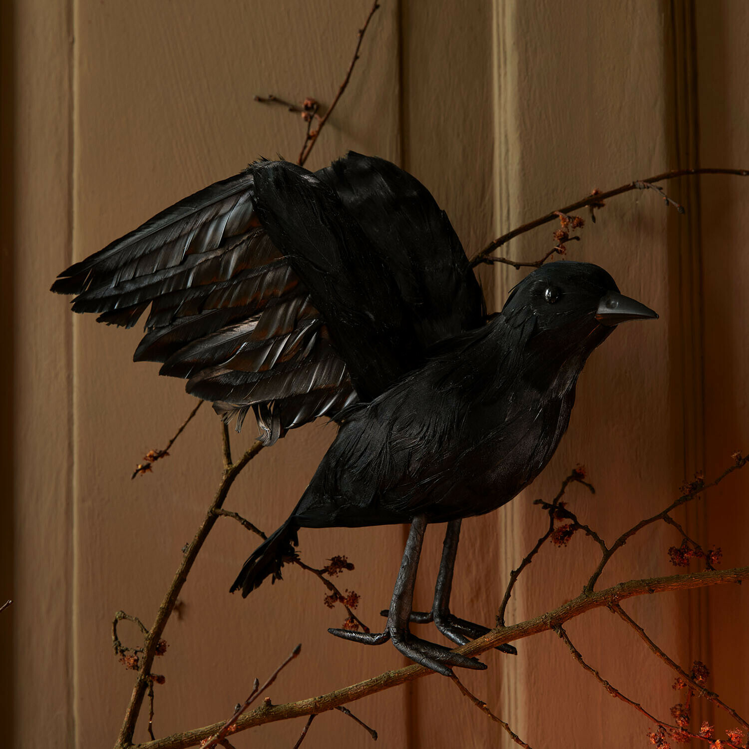 Oiseau décoratif Faelron Oiseau décoratif noir aux ailes déployées posé sur une branche, décoration intérieure