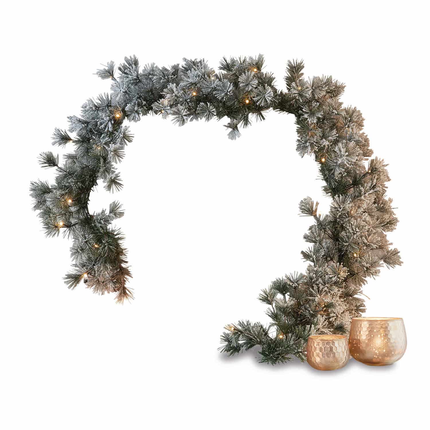 Guirlande Toni Guirlande de Noël verte enneigée avec lumières LED et deux photophores en cuivre décoratifs