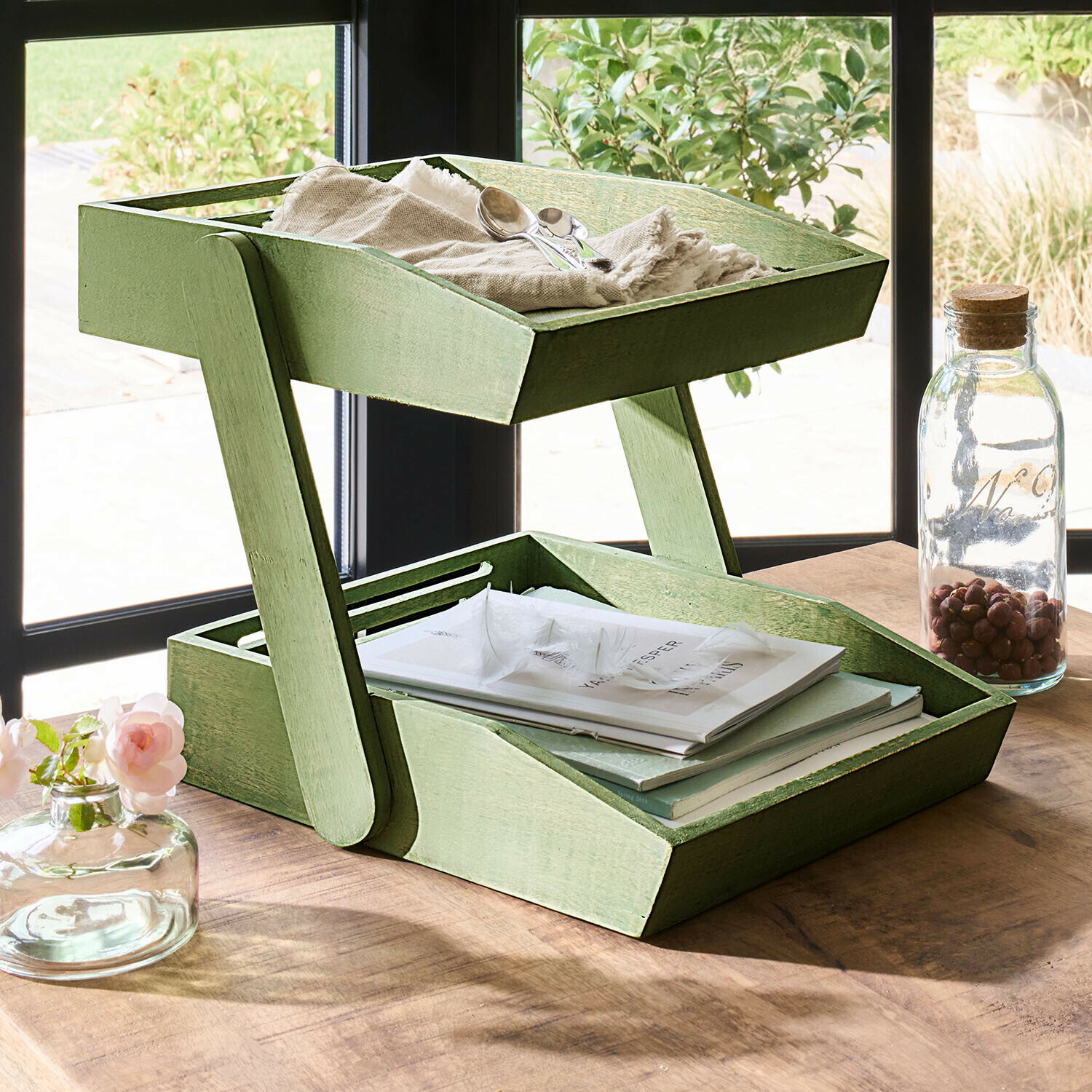 Rangement Shevona Organisateur de bureau en bois vert à deux niveaux avec livres et couverts, rangement pratique et décoratif