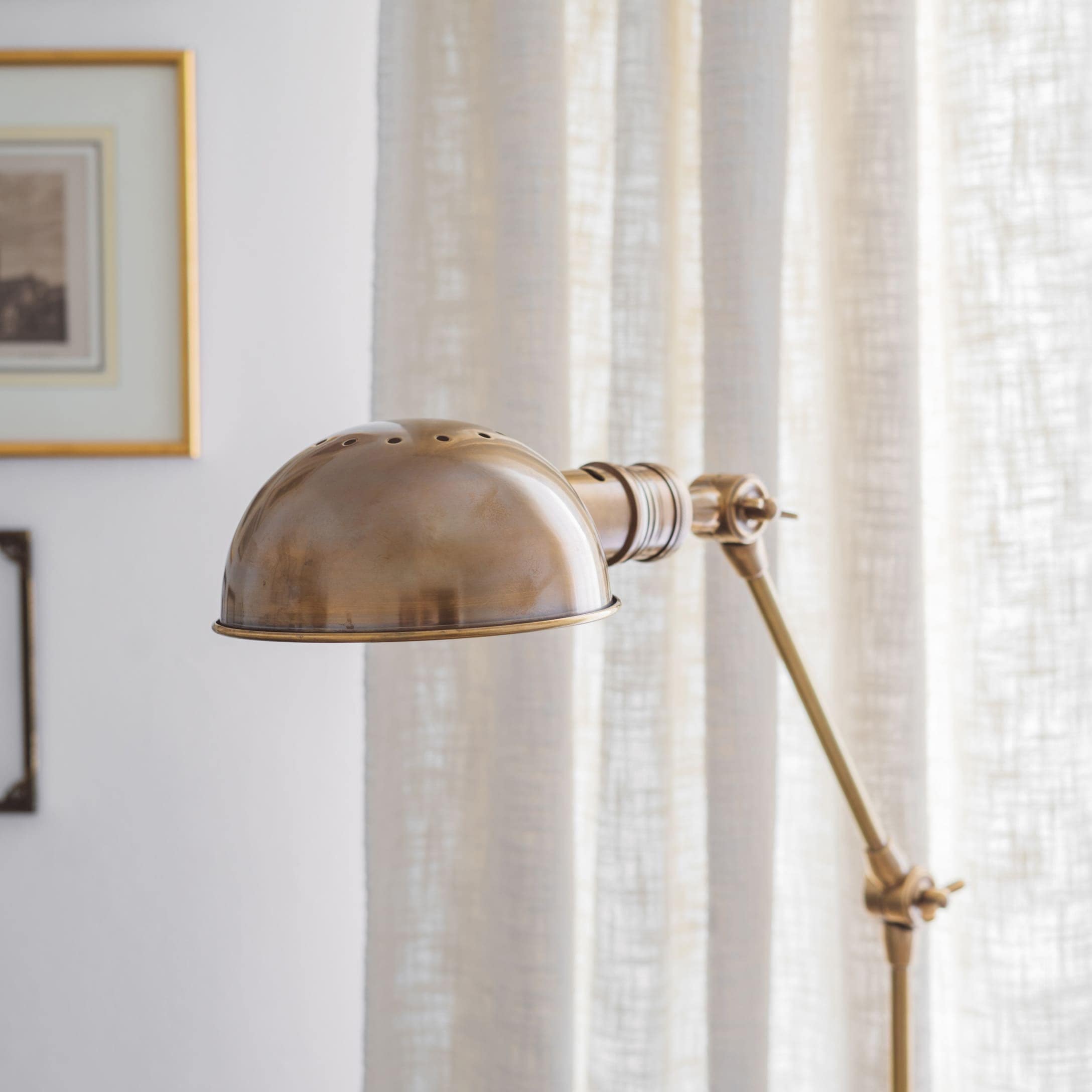 Lampe sur pied réglable en laiton couleur or ancien pour éclairage intérieur