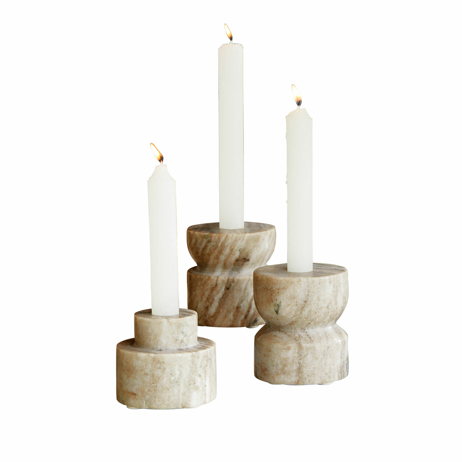 Lot de 3 bougeoirs Ulxeno Ensemble de trois bougeoirs en marbre beige avec bougies blanches pour décoration intérieure