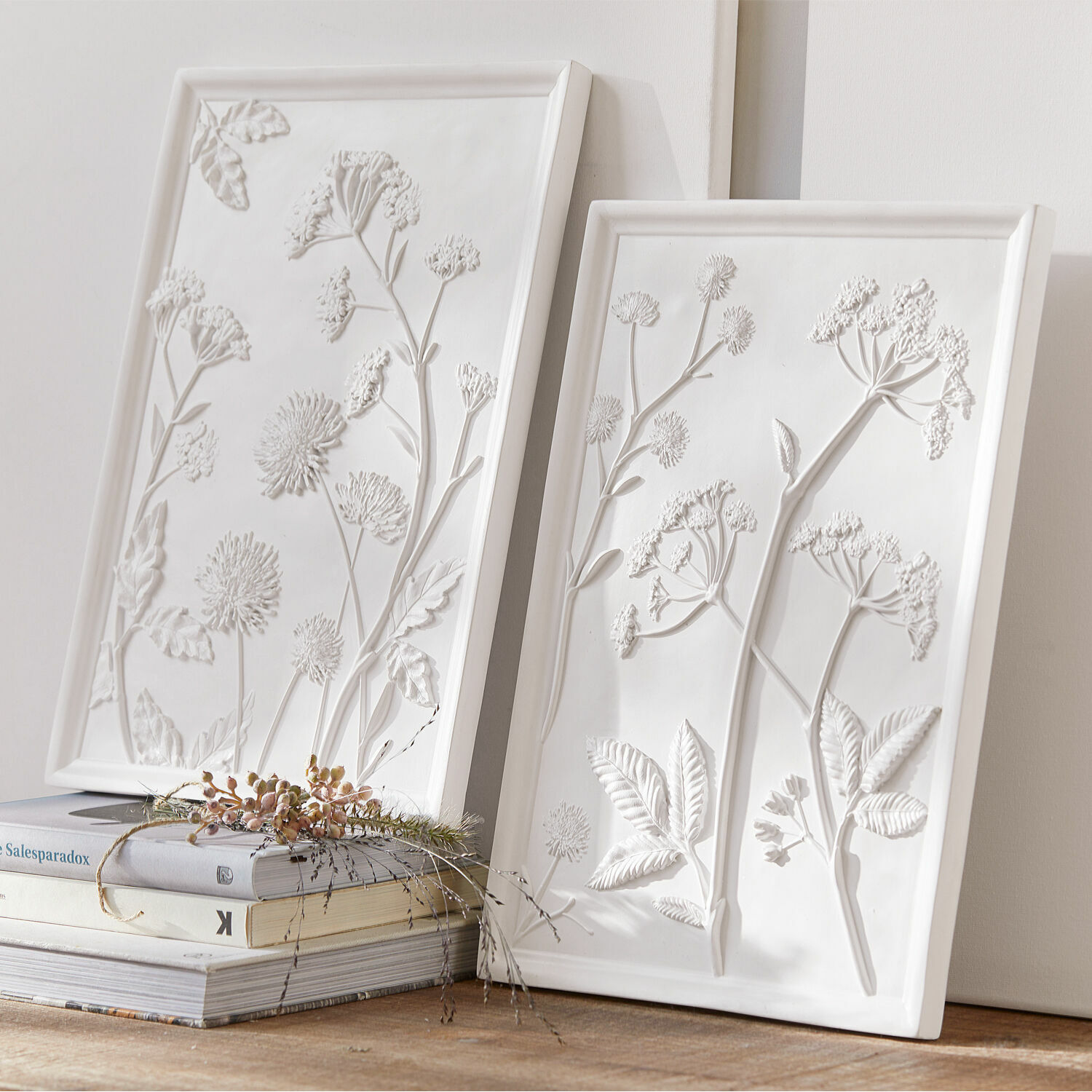 Lot de 2 tableaux Carrefour Panneaux muraux en céramique blanche avec relief floral, décoration intérieure naturelle