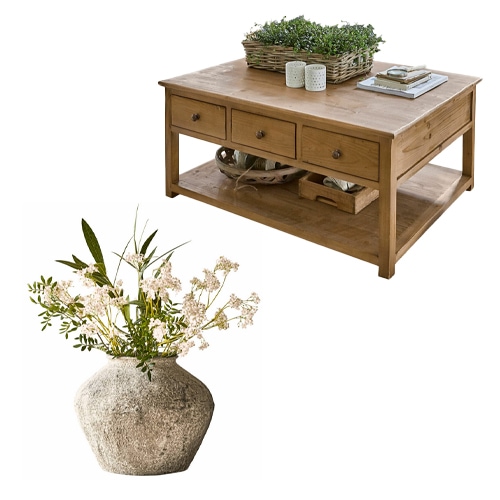 Table basse en bois avec trois tiroirs et étagère inférieure, vase en pierre avec fleurs