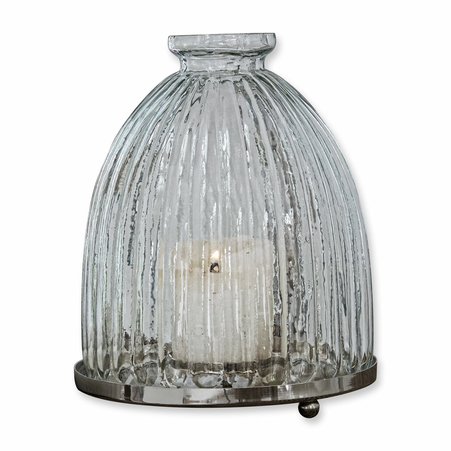 Photophore Makamba Lanterne en verre transparent cannelé avec base en métal et bougie blanche allumée à l'intérieur