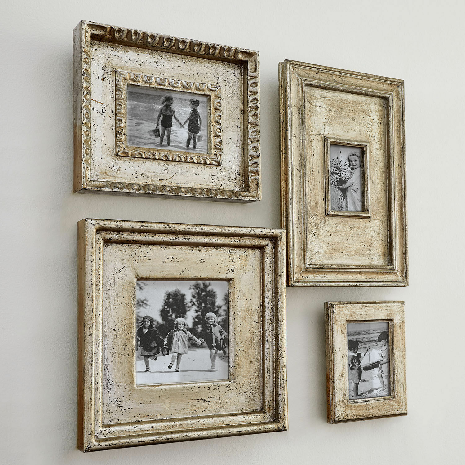 Lot de 4 cadres-photos Holny Ensemble de quatre cadres en bois doré antique pour photos vintage, décoration murale élégante
