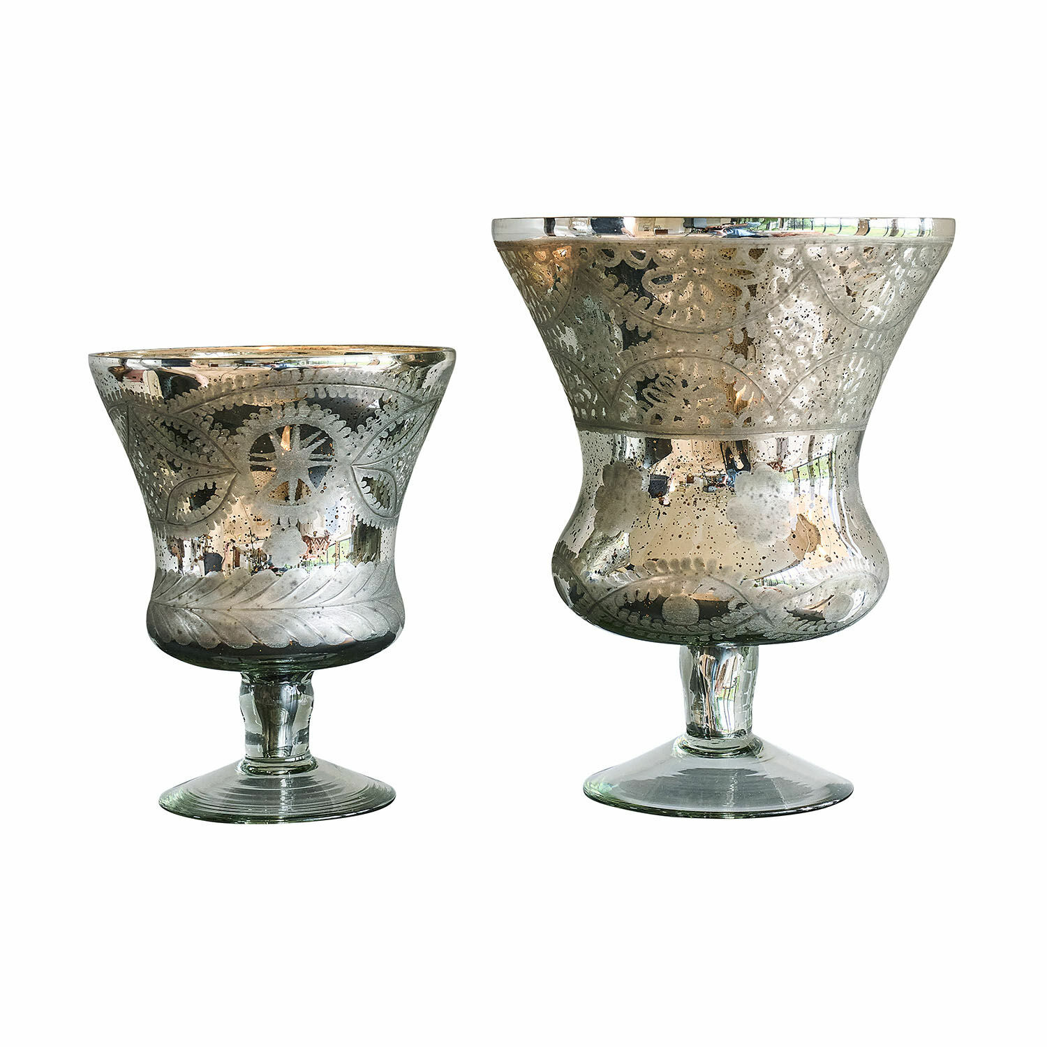 Lot de 2 photophores Zorayne Deux photophores en verre décoratif avec finition argentée et motifs floraux élégants