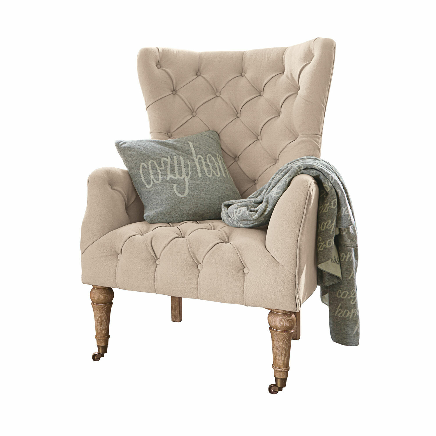 Fauteuil Migré Fauteuil beige capitonné avec pieds en bois, coussin et plaid gris cozy home pour salon
