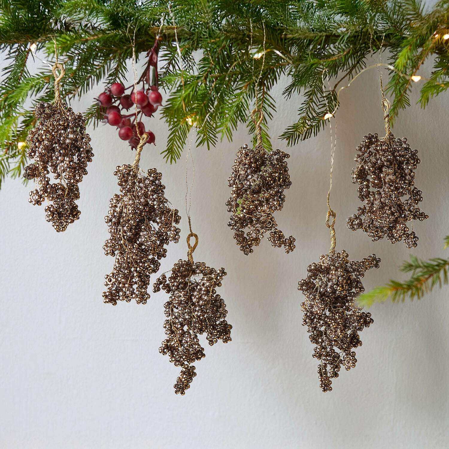 Lot de 6 décorations à suspendre Fadira Décorations dorées en perles suspendues à des branches de sapin, ornements de Noël élégants