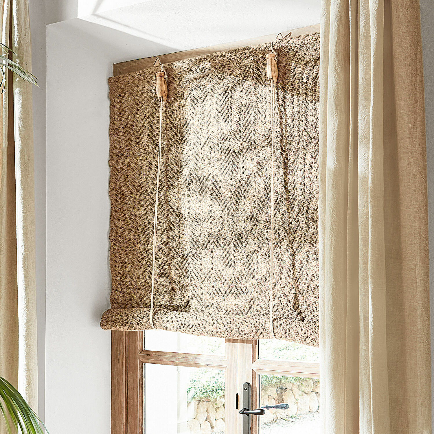 Store enrouleur Paine Store bateau en tissu beige naturel pour décoration de fenêtre et occultation légère