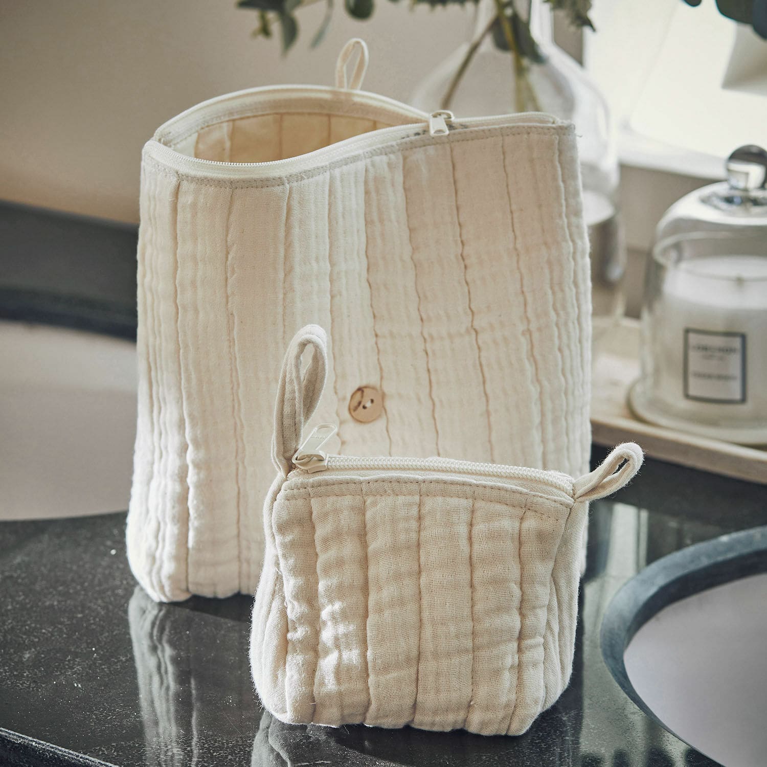Lot de 2 trousses de toilette Huillé