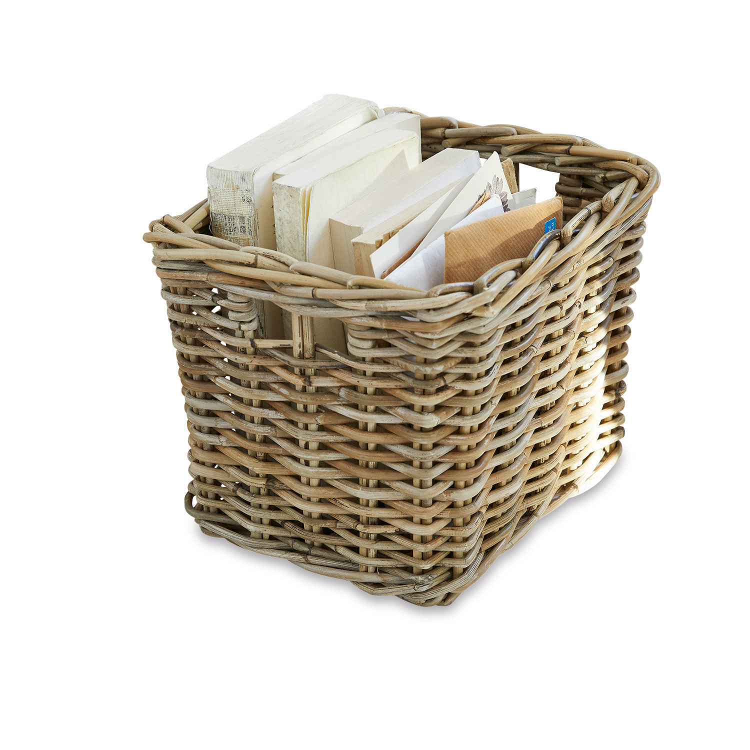 Corbeille Eastport Panier en osier naturel contenant des livres et des enveloppes pour rangement intérieur