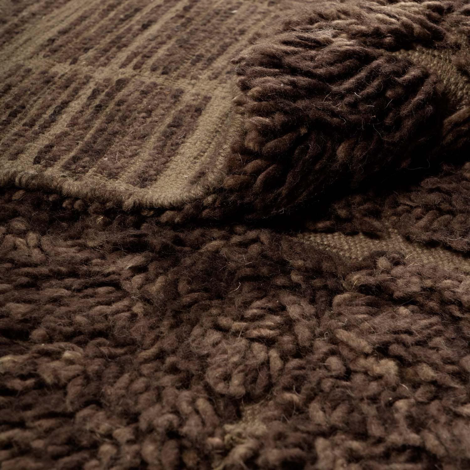Plaid marron en laine épaisse avec motif texturé, parfait pour une ambiance chaleureuse