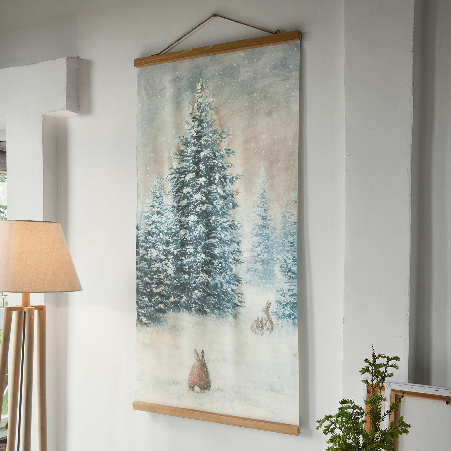 Toile avec LED Orpique Tableau décoratif en toile avec motif hivernal de sapins enneigés et lapins aux couleurs naturelles