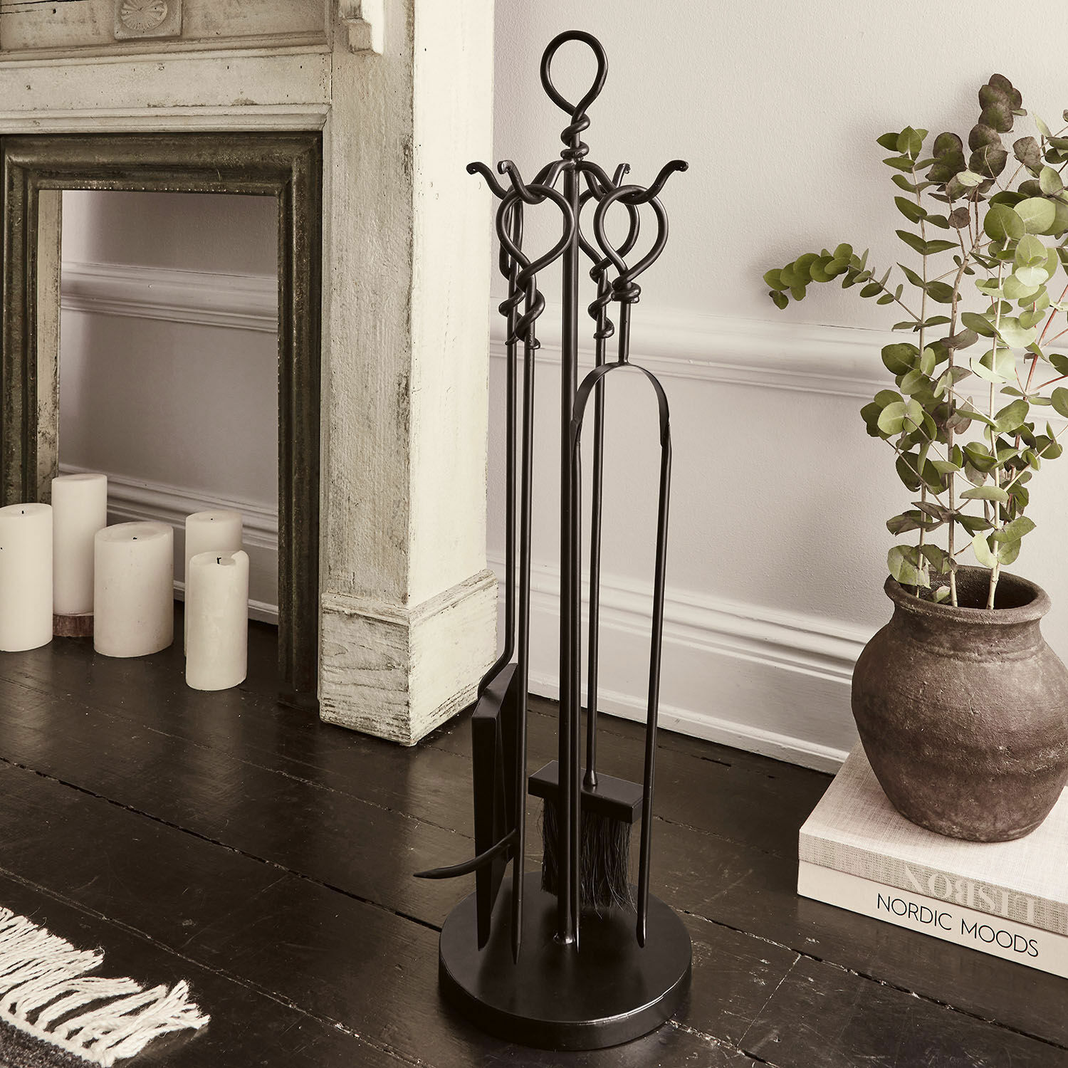 Serviteur de cheminée Tetbury Ensemble d'outils de cheminée en métal noir avec poignées décoratives, support pour accessoires de cheminée