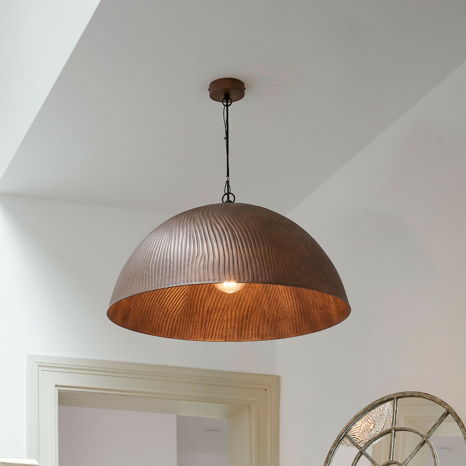 Suspension Ravelinos Suspension en cuivre avec texture bois, luminaire moderne pour intérieur chaleureux