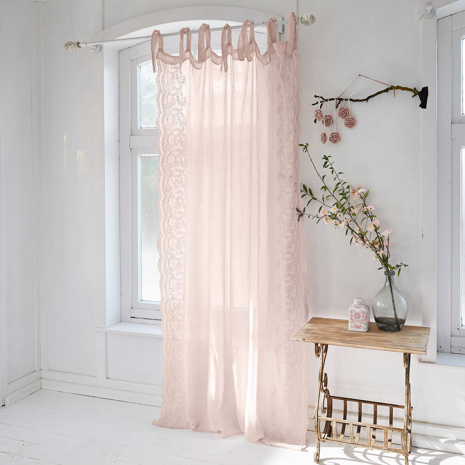 Voilage Esmera Rideau rose délicat en tissu léger avec bordure en dentelle pour décoration de fenêtre