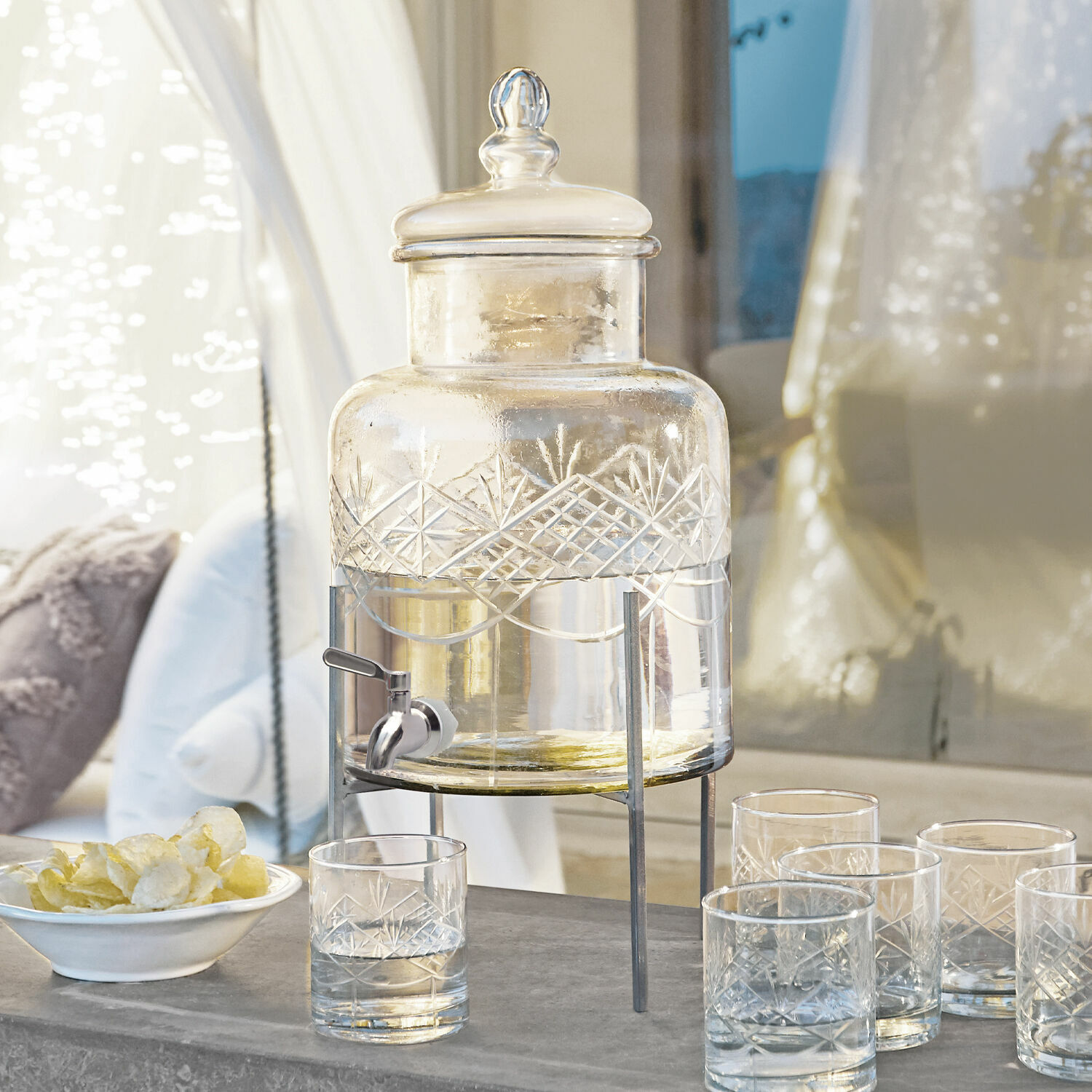 Distributeur de boisson Hagens Distributeur de boissons en verre transparent avec support métallique et motif gravé, pour servir de l'eau