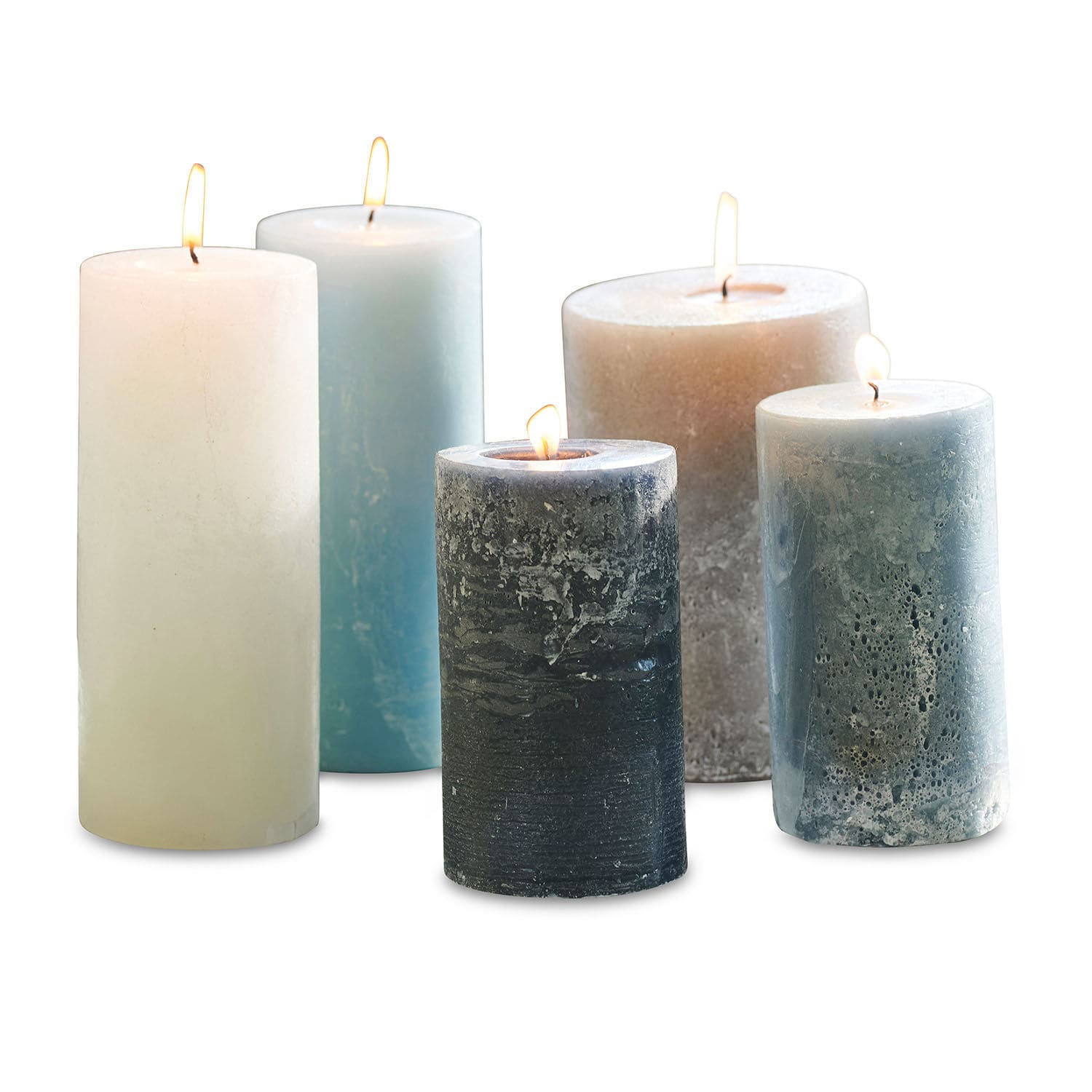 Lot de 5 bougies Panagra Ensemble de cinq bougies en cire aux teintes bleues, grises et blanches pour décoration intérieure