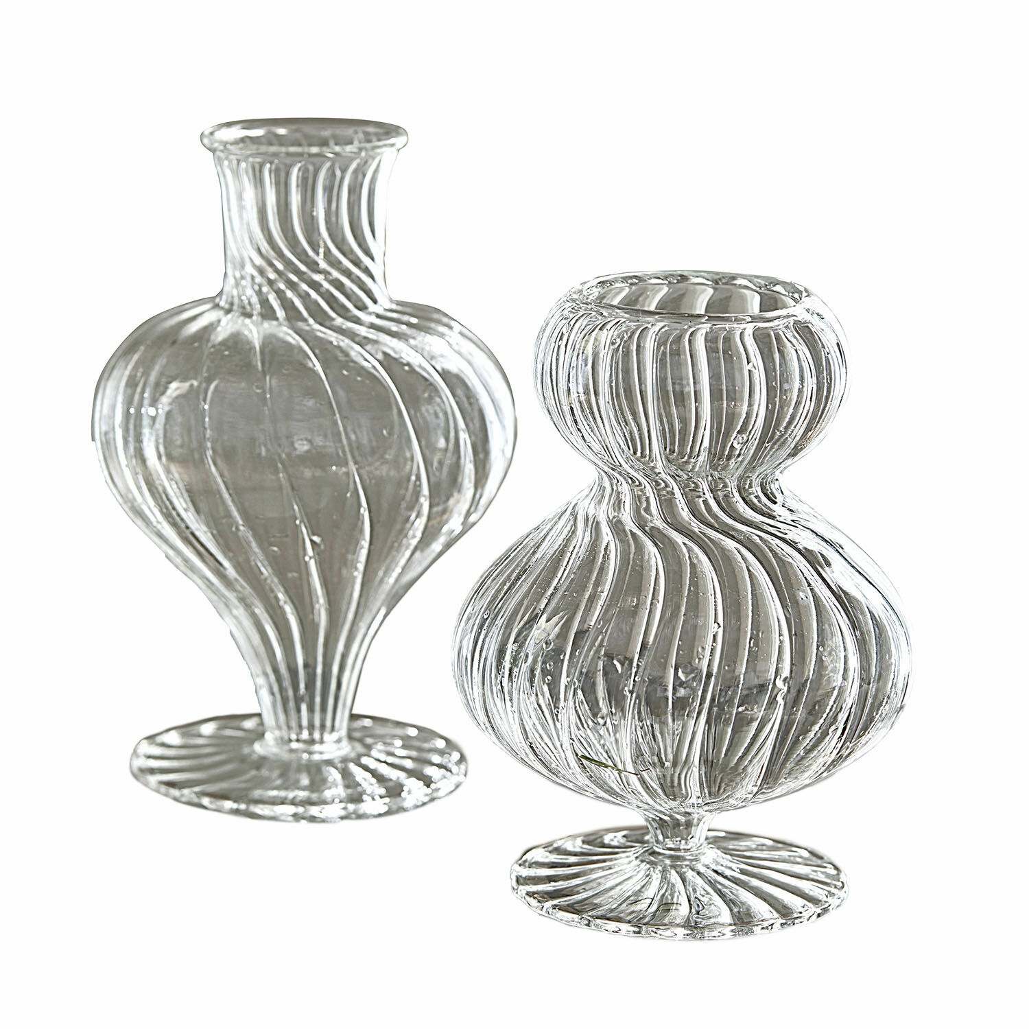 Lot de 2 vases Bavella Deux vases en verre transparent avec rainures décoratives, design élégant pour décoration intérieure