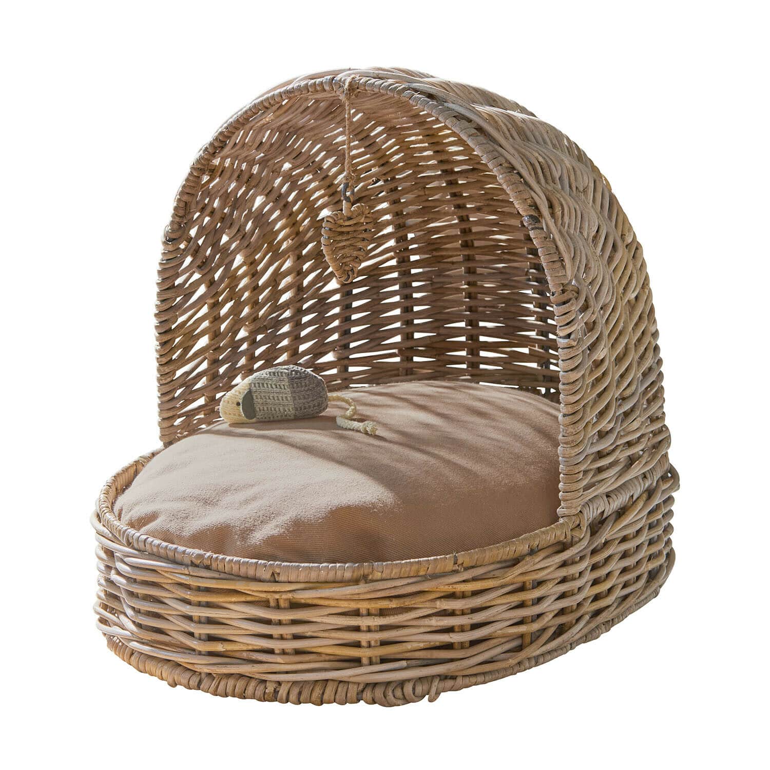 Panier rond en rotin avec coussin beige et jouet souris, niche confortable pour chat ou chien