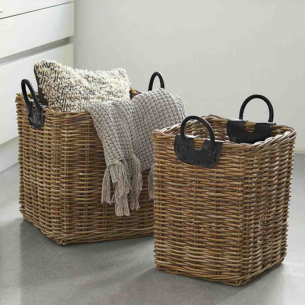 Ensemble de deux paniers en osier naturel avec poignées noires, rangement pratique et décoration intérieure