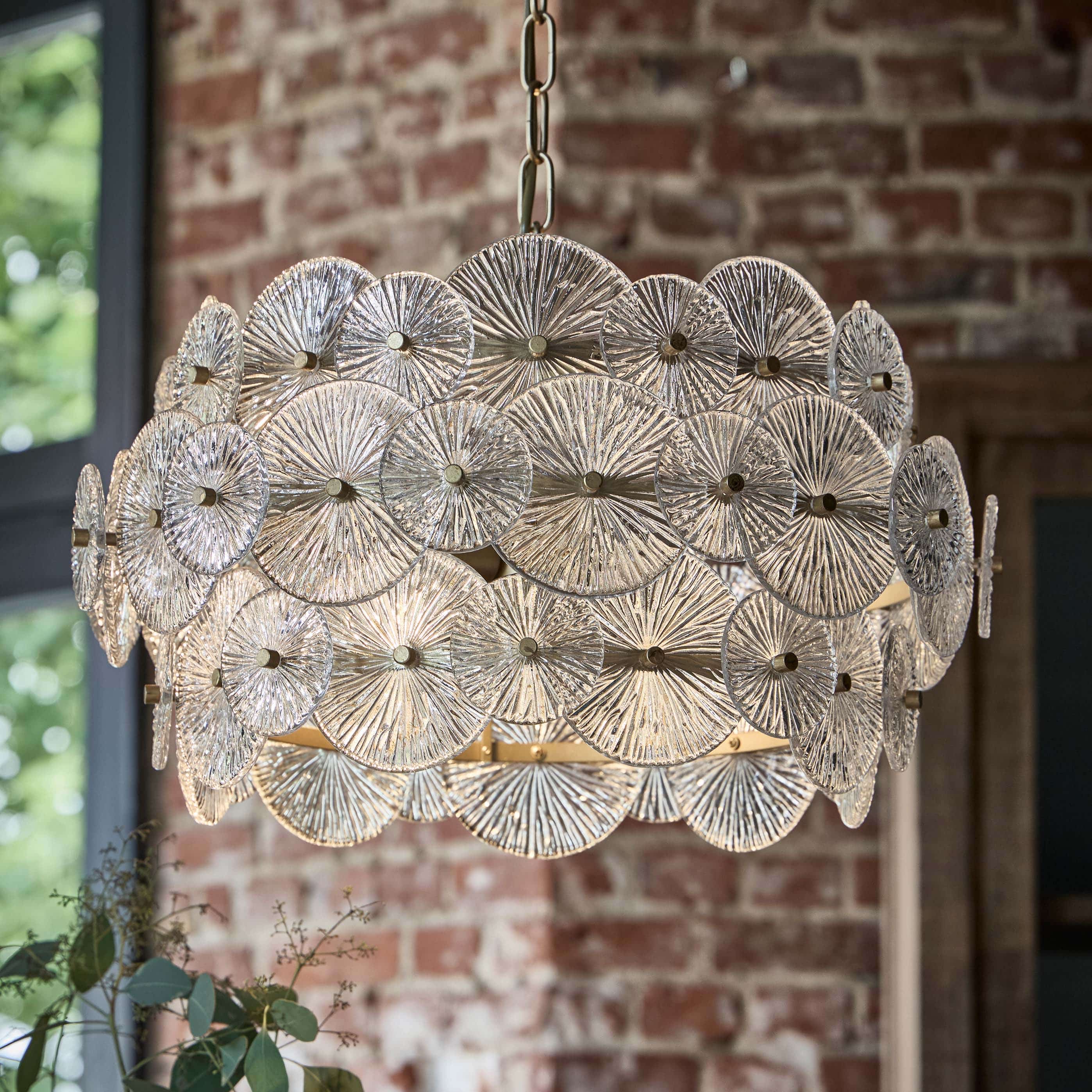 Suspension en verre transparent avec motifs ronds et éléments métalliques, lampe décorative pour plafond
