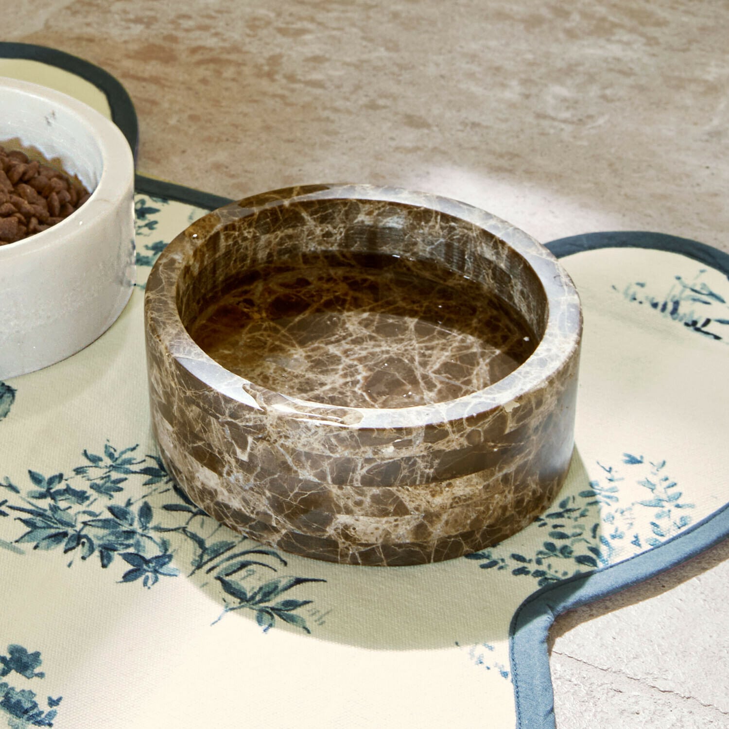 Gamelle Célomiane Bol en marbre marron rond pour eau ou nourriture d'animaux, design élégant et robuste