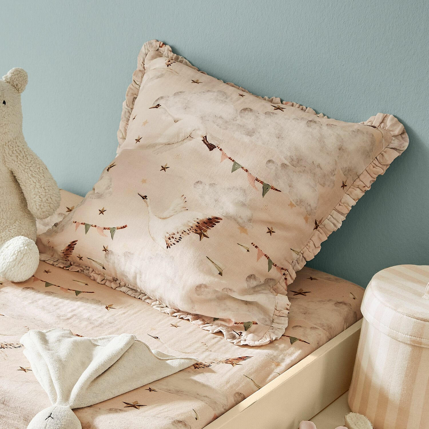 Housse de coussin Bellise Housse de coussin en coton beige avec motif d'oiseaux et volant, linge de lit enfant doux
