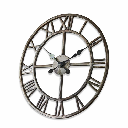 Horloge murale en métal avec chiffres romains, style vintage, couleur argent et noir