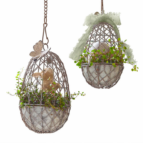 Décoration suspendue en métal en forme d'œuf avec plantes vertes et bougie à l'intérieur