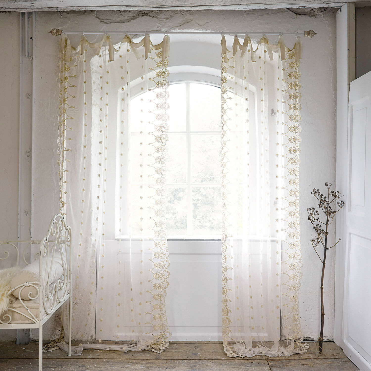 Voilage Elaisa Voilage transparent beige avec broderie délicate pour décoration de fenêtre lumineuse