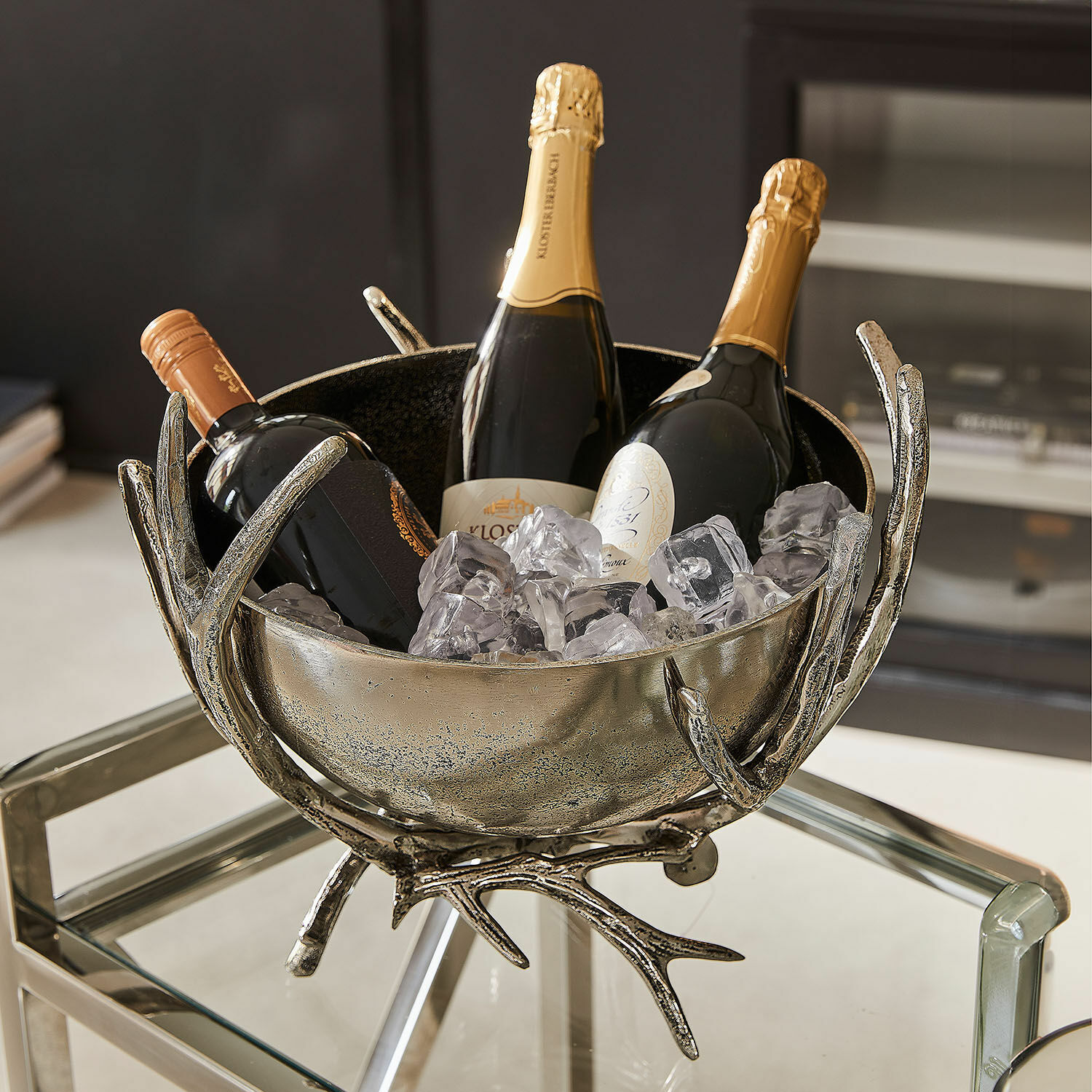 Seau à champagne Amirak Seau à glace en métal argenté avec motif de bois de cerf contenant trois bouteilles de vin et champagne