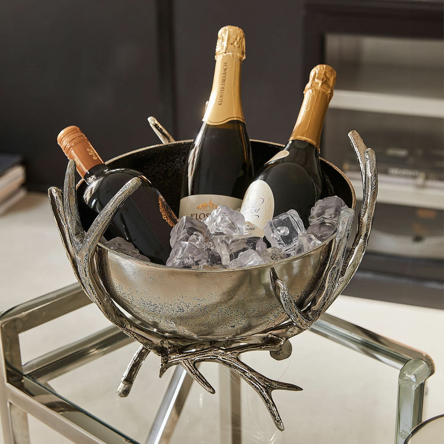 Seau à champagne Amirak Seau à glace en métal argenté avec motif de bois de cerf contenant trois bouteilles de vin et champagne