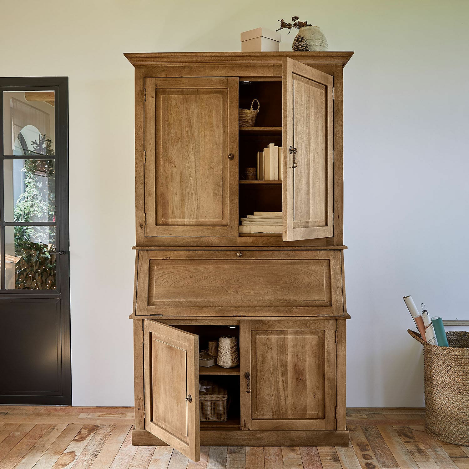Secrétaire Arvandor Armoire en bois naturel avec portes ouvertes et étagères, meuble de rangement pour salon