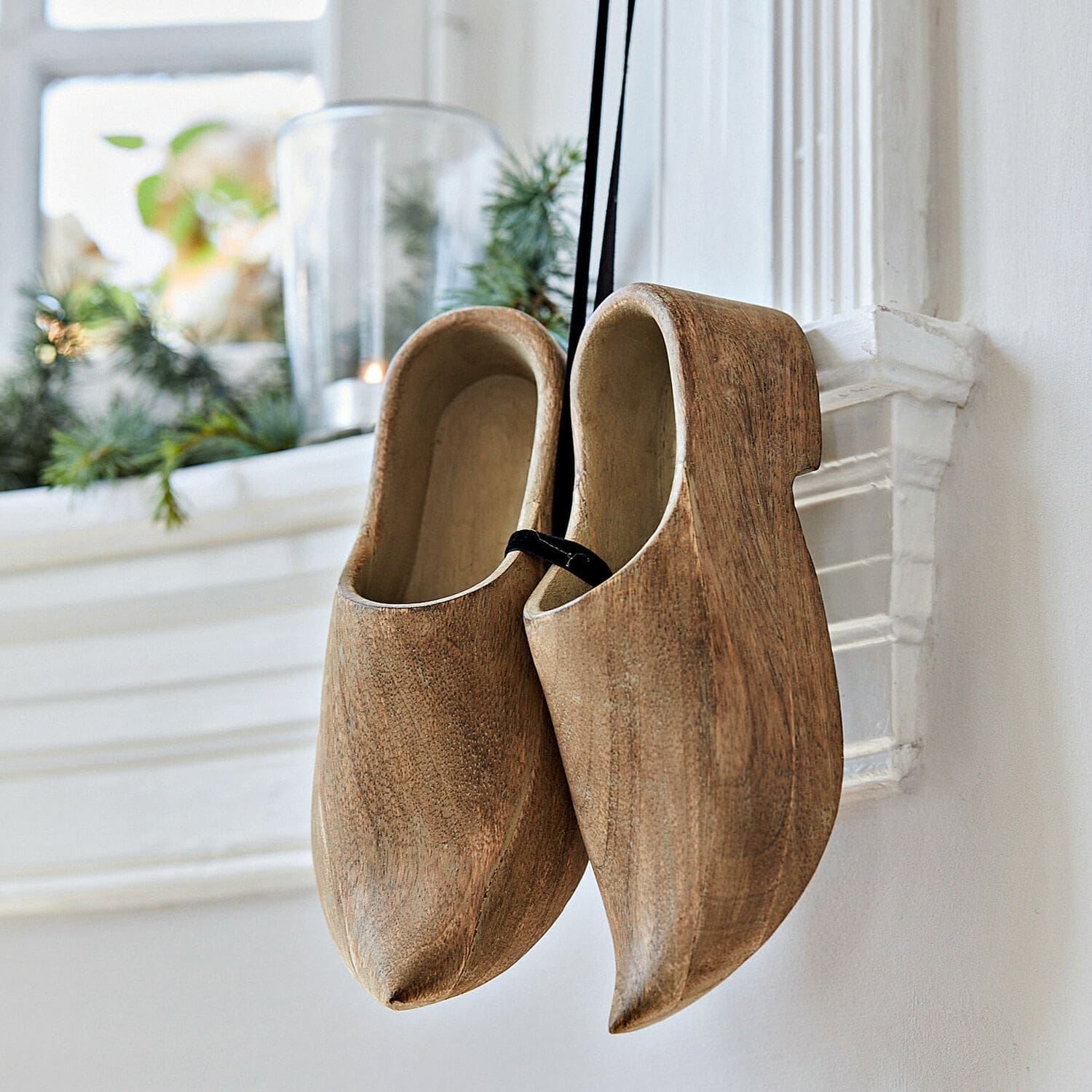 Chaussures en bois décoratives Emnes